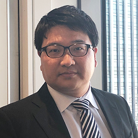 株式会社ゆうちょ銀行 営業部門　営業統括部　営業戦略室 グループリーダー 小見山 充氏